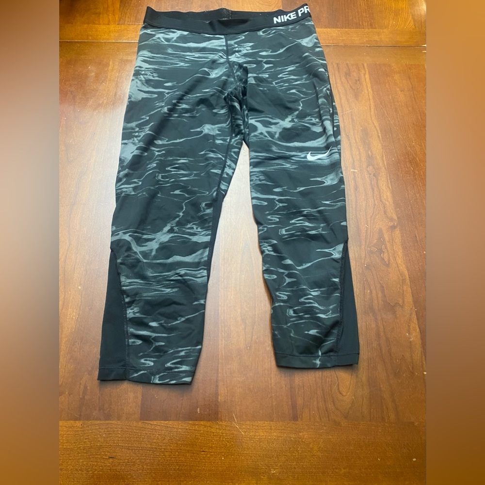 Nike Dri Fit Capri tights are a size XL.